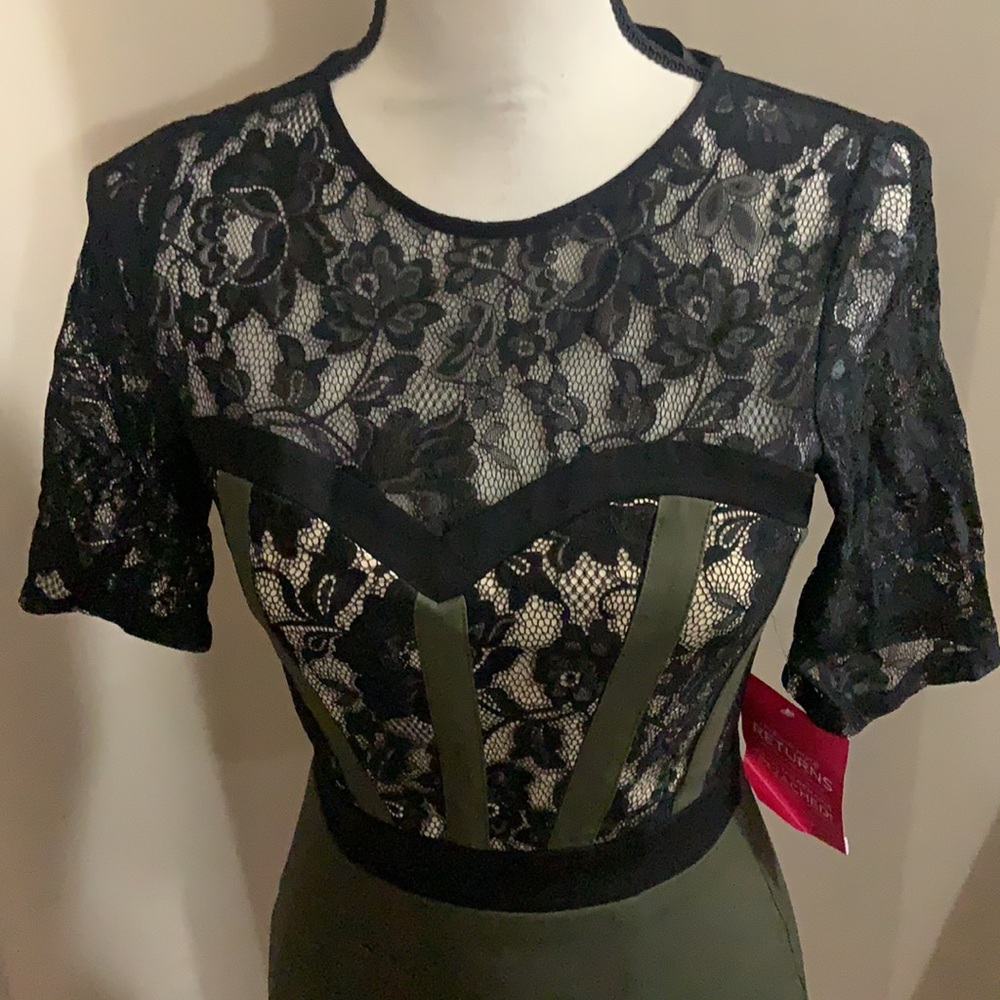 Dress - Picture 2 of 5
